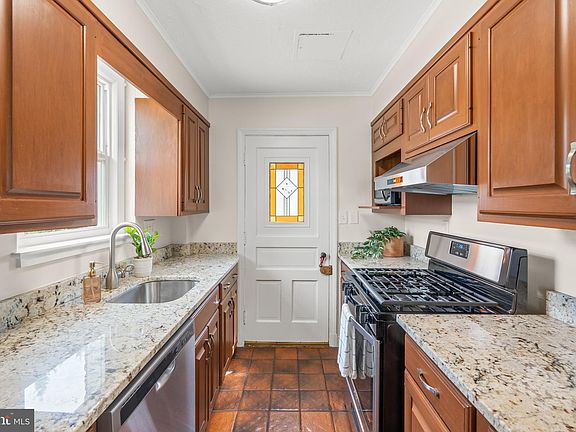 5th image of 7823 Marion Ln