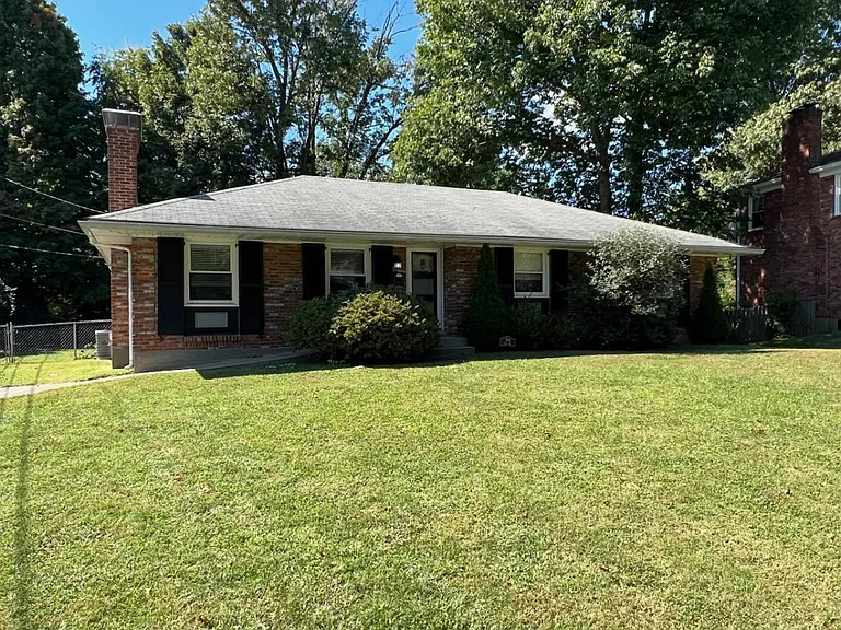 1502 Lynn Way — Photo 36