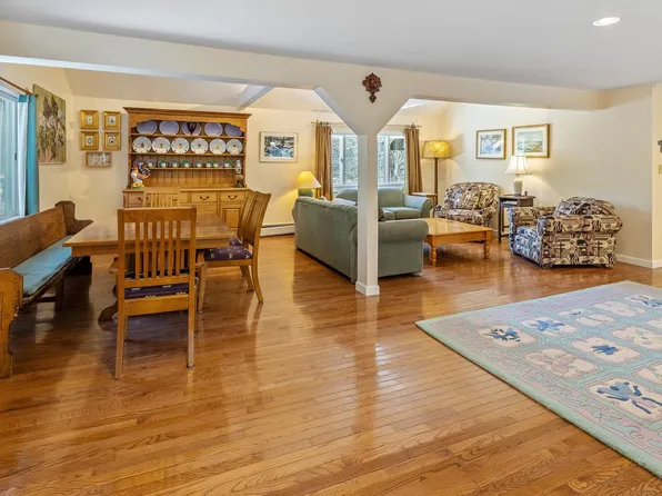 4232 VT Route 11, Londonderry, VT 05155