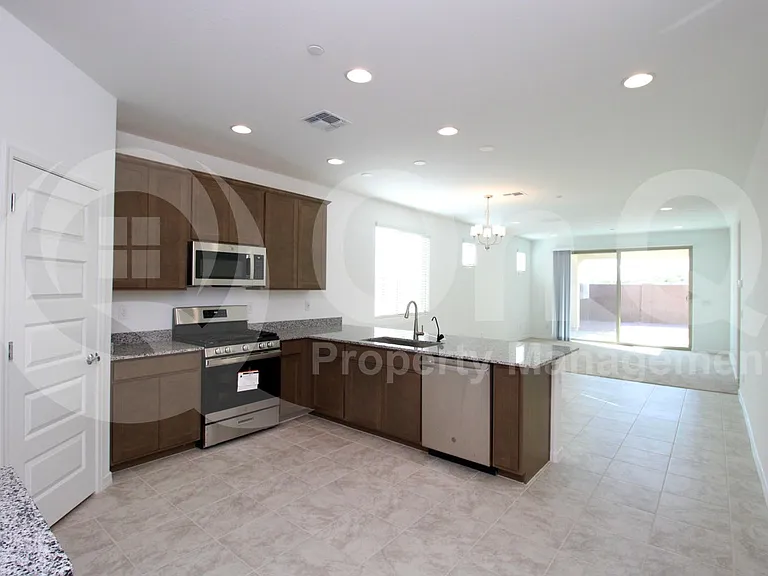 32470 N 122nd Ln — Photo 3