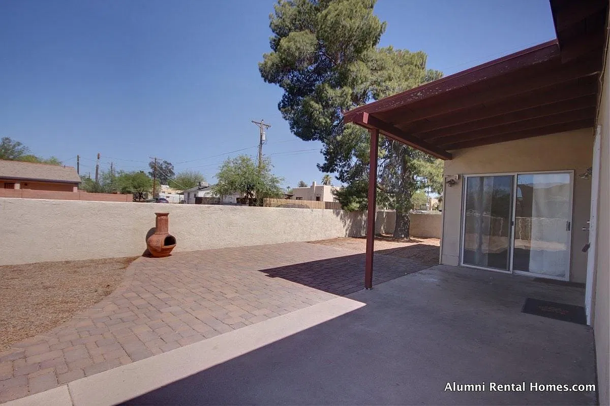 2425 N Mountain Ave — Photo 3