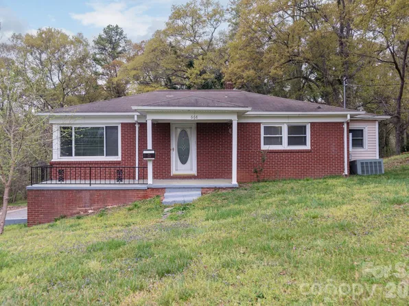 668 Riverside Dr, Lincolnton, NC 28092