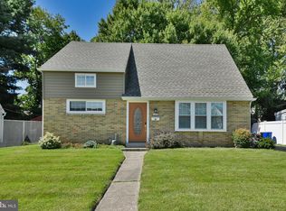 805 Quince Ln, Secane, PA 19018