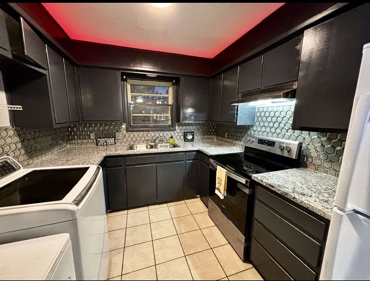 2 bed, 900 sqft, $950 — Photo 1