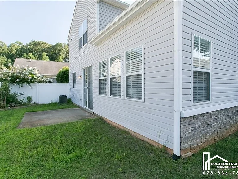 709 Bedford Ct — Photo 15