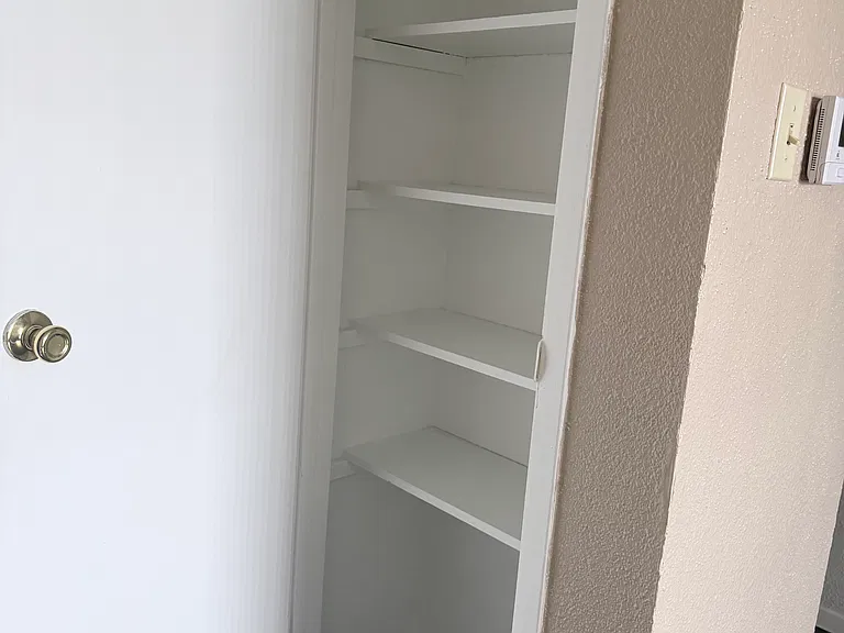Peachtree Apartments — Photo 11