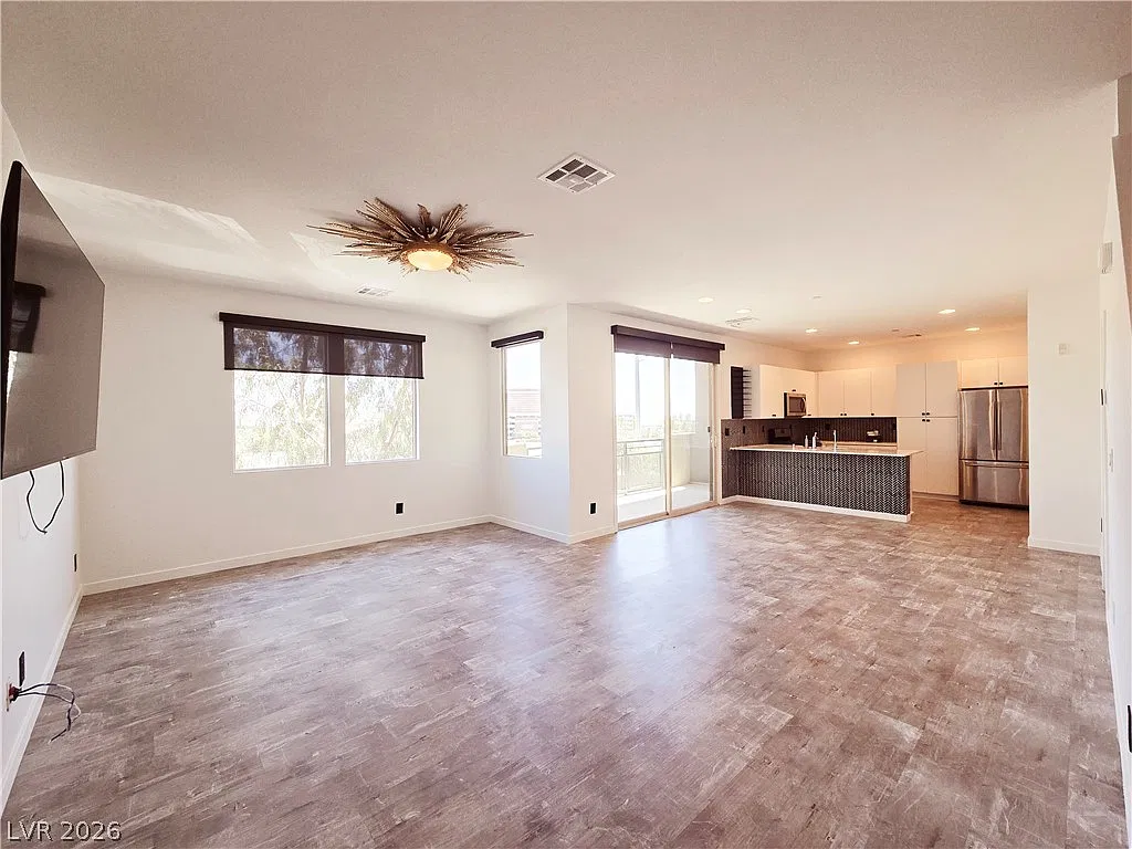 2 bed, 2.5 bath, 1369 sqft, $2,350 — Photo 4