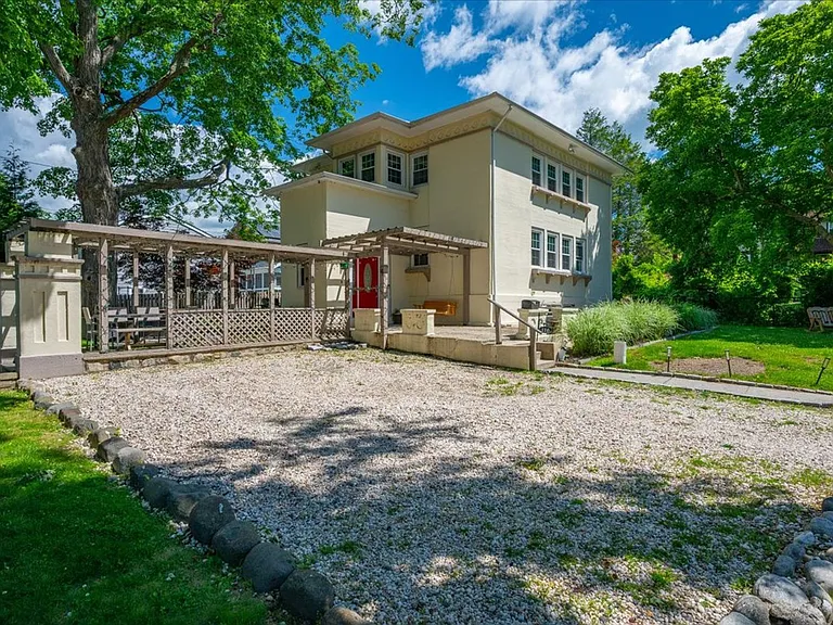 116 Soundview Ave — Photo 2