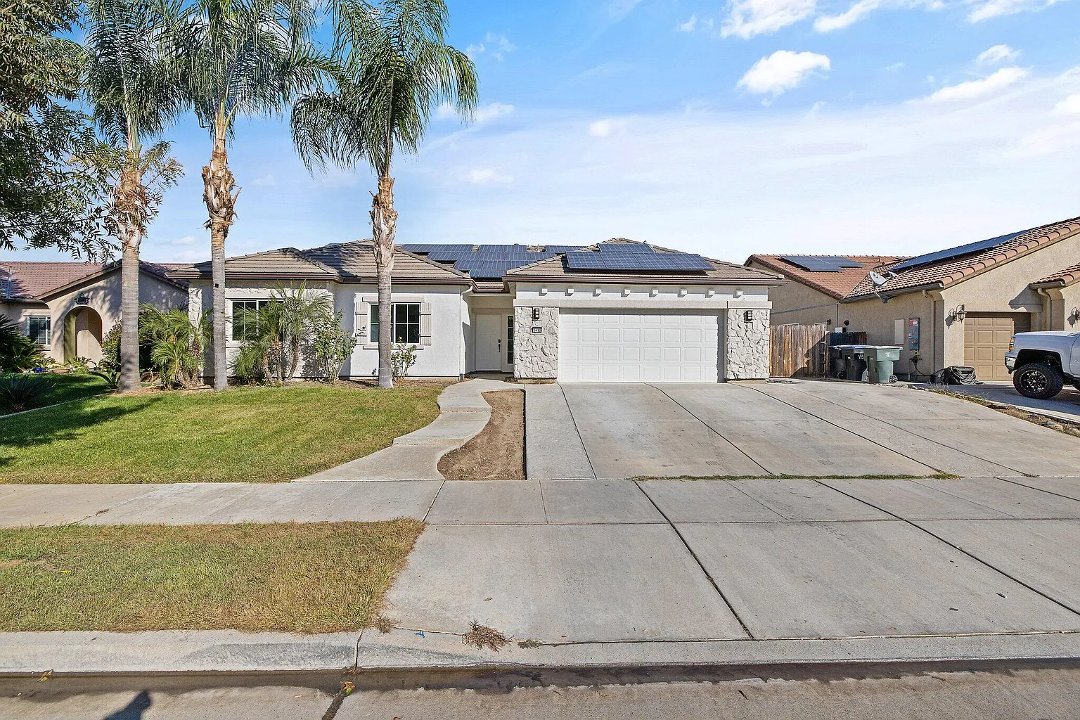 2432 W Tyler Avenue photo 1