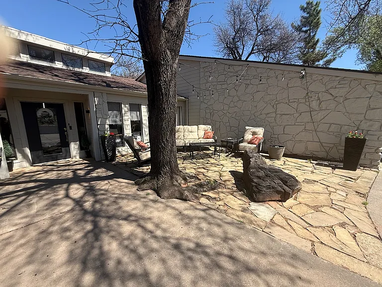 1925 Bunting Ct — Photo 6