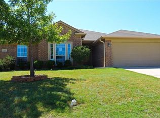 601 Stonegate Blvd, Alvarado, TX 76009