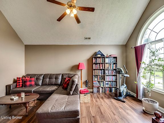 2nd image of 110 Tulip Dr