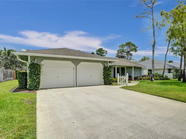 874 Blueberry Dr, Wellington, FL 33414