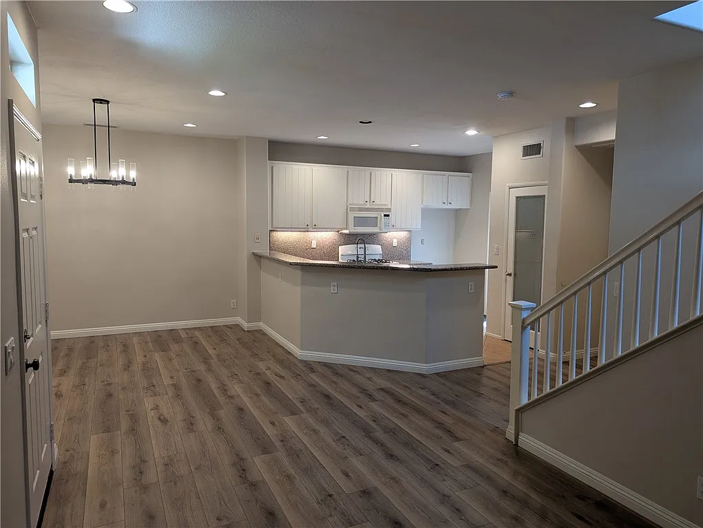 3 bed, 2.5 bath, 1492 sqft, $3,500 — Photo 3