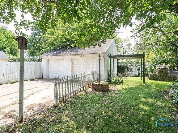 4th image of 2343 Berdan Ave