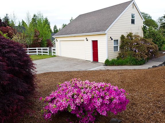 Oversized 2-Story Garage, or Large Guest Quarters or Studio?