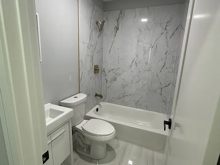 2134 W 50th St #2 — Photo 3