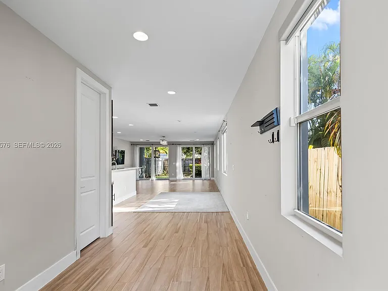 617 SW 17th St — Photo 26