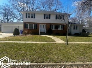 452 1st Ave SW, Britt, IA 50423