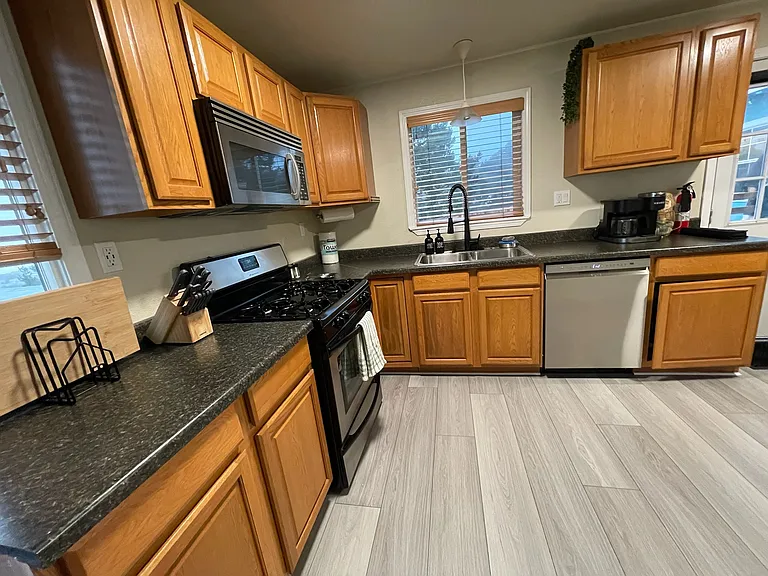 Manor Dr — Photo 25