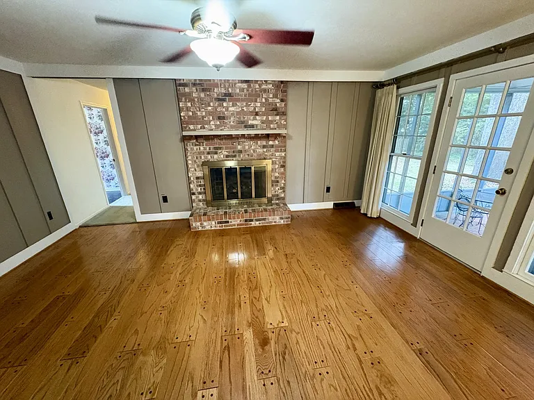 1003 Chambers Ln — Photo 8