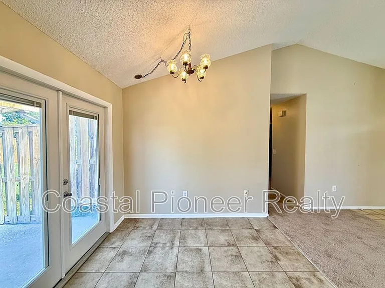 1301 Greenlea Dr — Photo 9