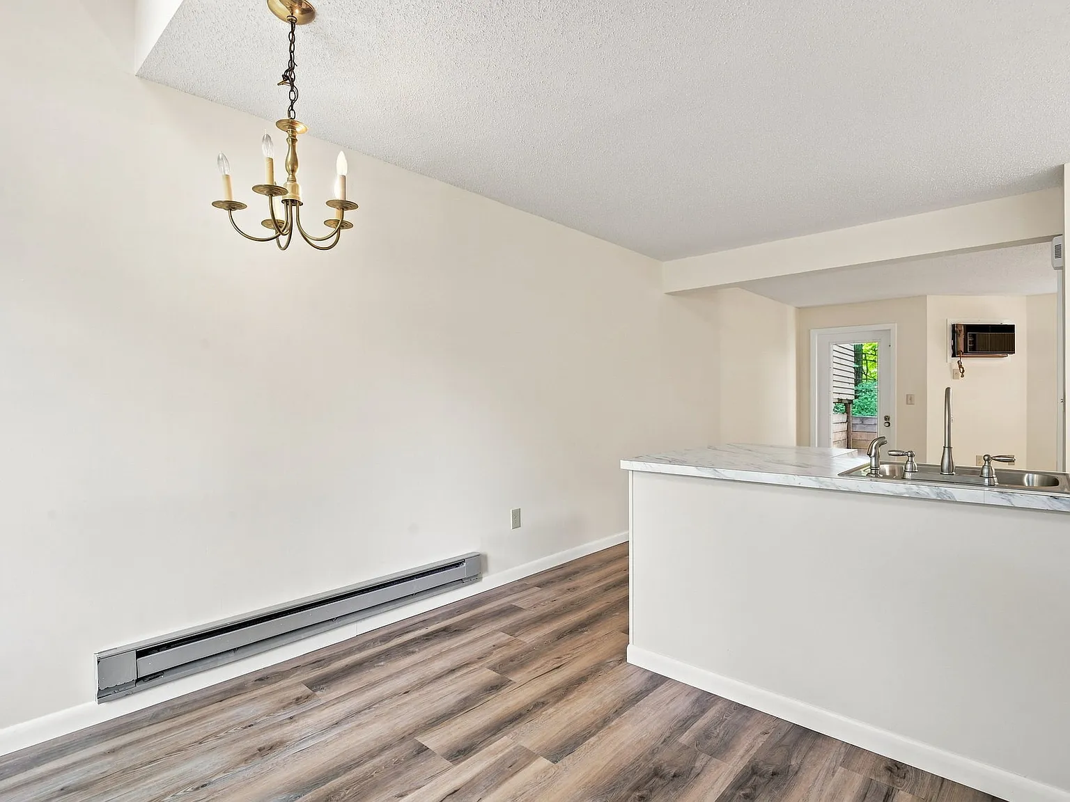 2 bed, 1.5 bath, 1131 sqft, $2,000 — Photo 4