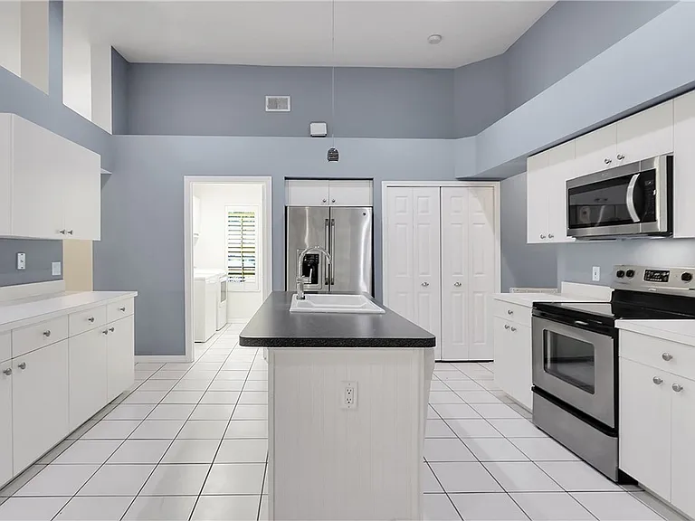 22203 Seashore Cir — Photo 13