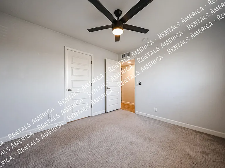 3213 S Albert Ave — Photo 36