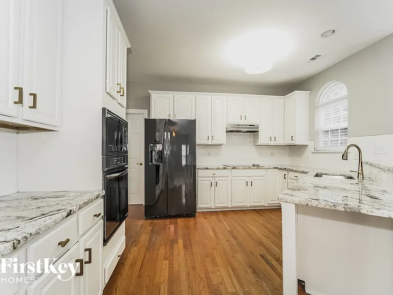 1240 Blackstone Ct NW — Photo 6