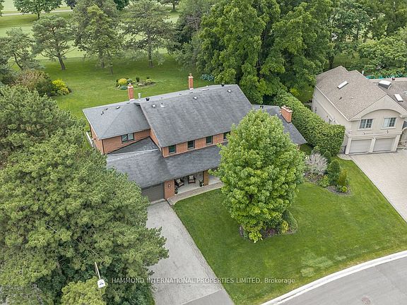 2nd image of 19 Fairway Heights Cres