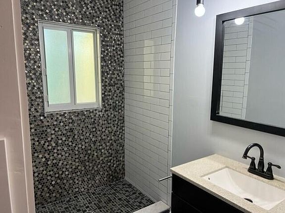 2nd image of 1852 Washington St #1