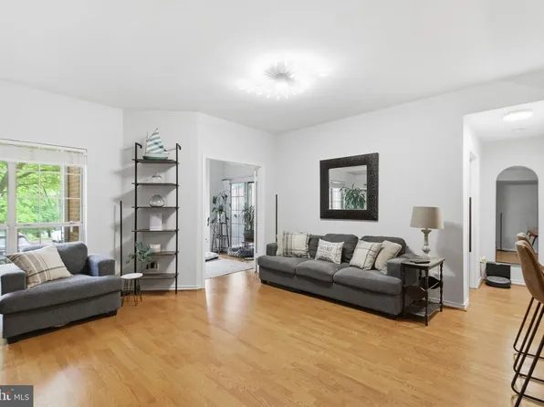 12160 Penderview Ln APT 1705, Fairfax, VA 22033