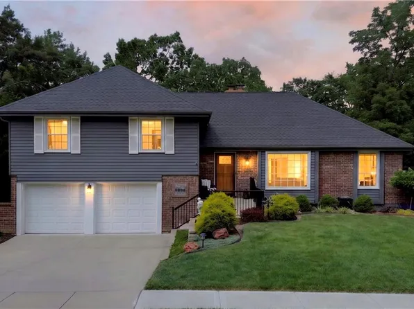 10112 Oakridge Dr, Overland Park, KS 66212