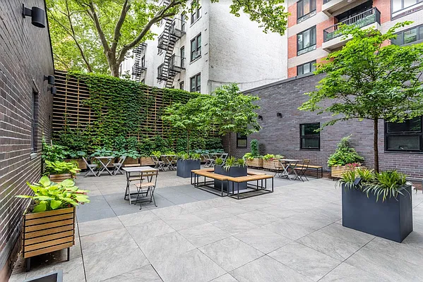 Rented by Bond New York | media 40