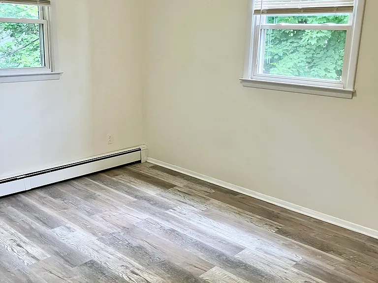LARGE BEDROOM 1
