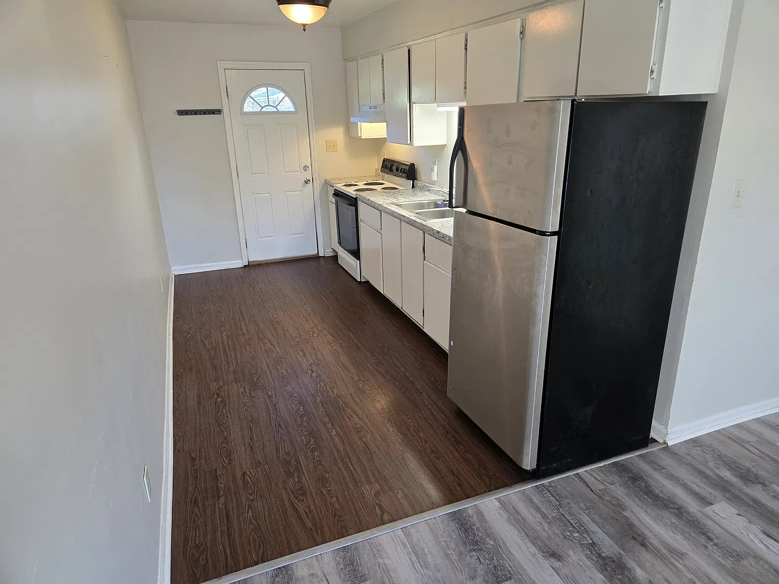 2 bed, 700 sqft, $950 — Photo 1