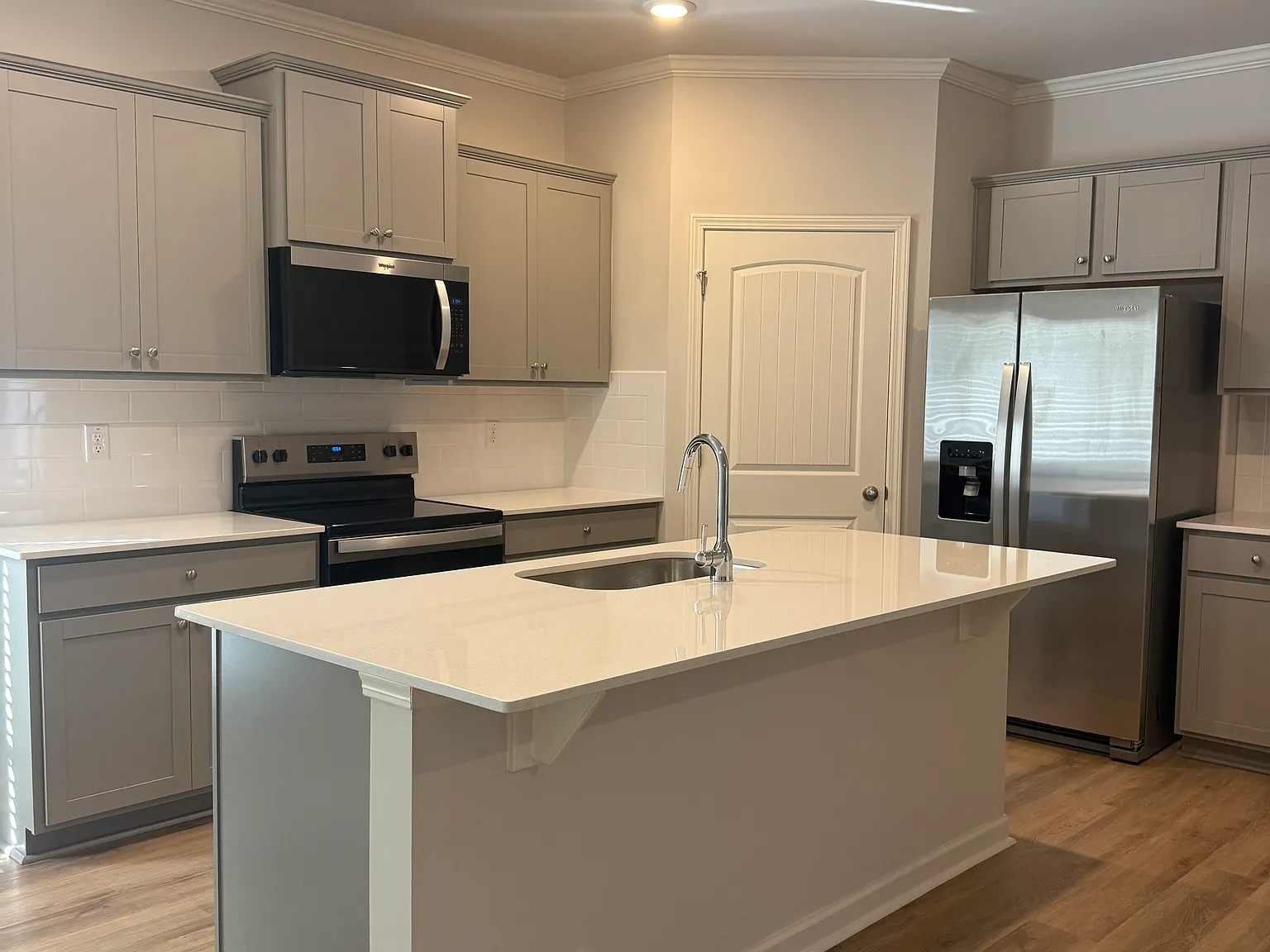 3 bed, 2.5 bath, 1877 sqft, $2,150 — Photo 2