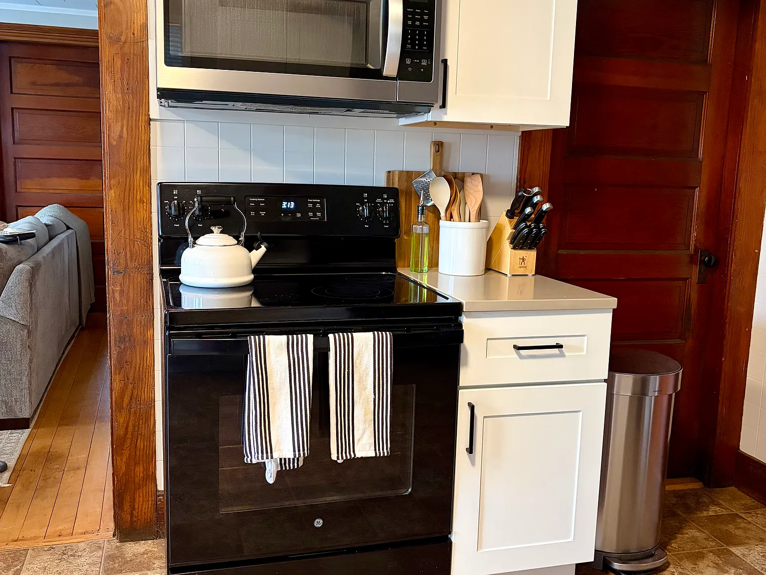 2 bed, 1035 sqft, $2,200 — Photo 2