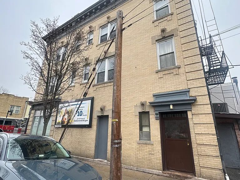 240 Paterson Ave #5 — Photo 37