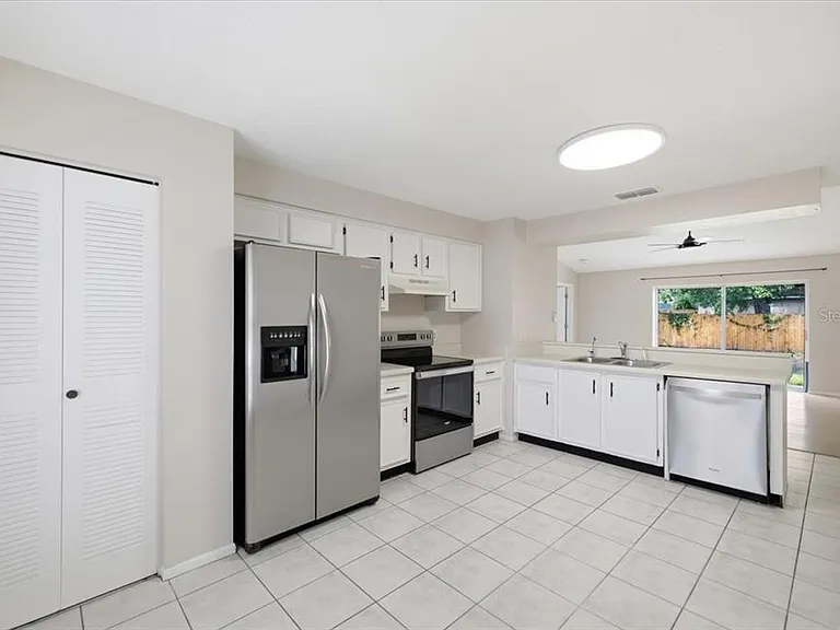 1901 Castle Bay Ct — Photo 15