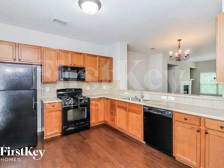 850 Riverdance Dr — Photo 7
