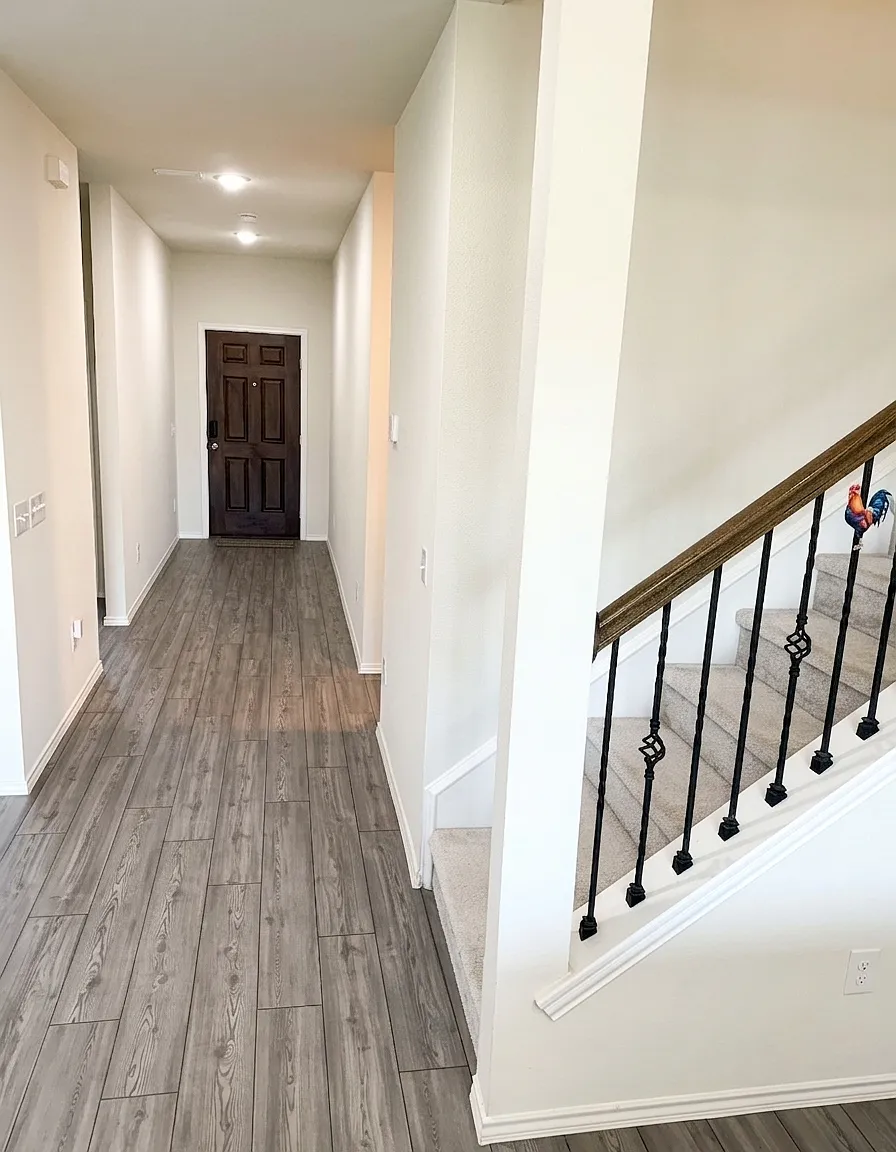 5 bed, 3042 sqft, $3,099 — Photo 2