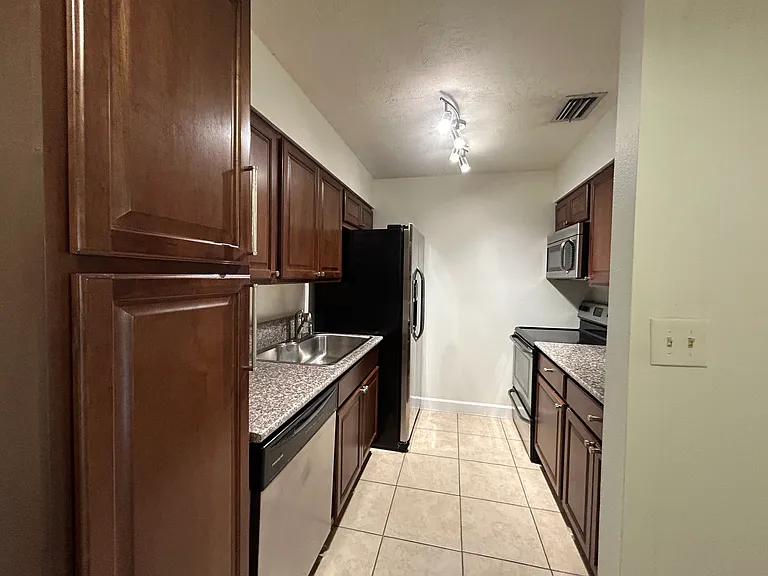 5221 Bayshore Blvd #51 — Photo 6