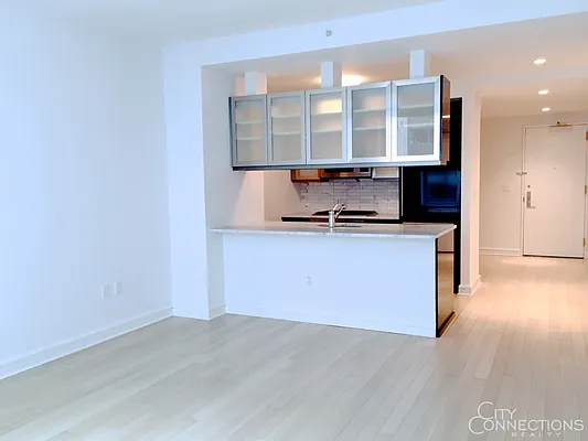 Rented by City Connections Realty | media 9