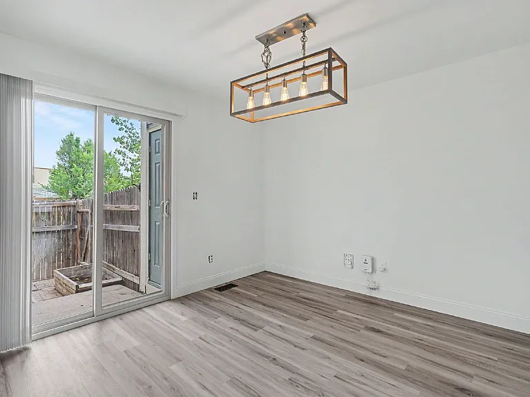 862 London Green Way — Photo 11