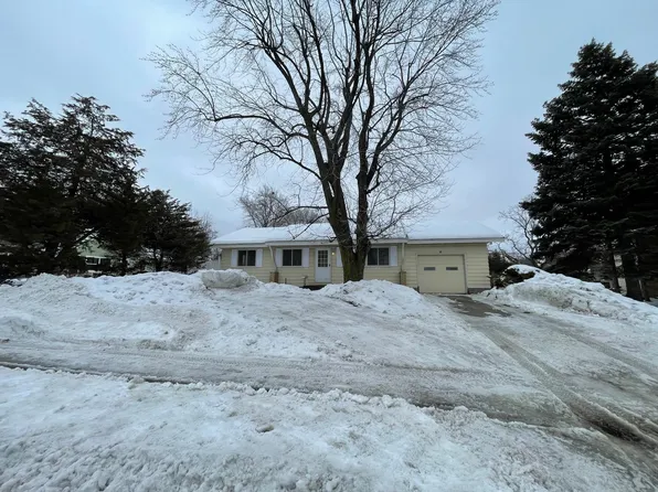 7540 Noble Ave N, Brooklyn Park, MN 55443