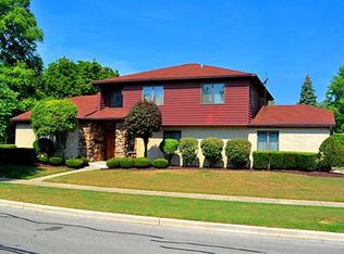 355 Longcommon Rd, Riverside, IL 60546