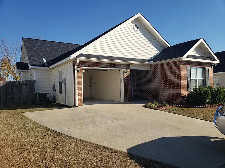 131 Cedarland Dr — Photo 2