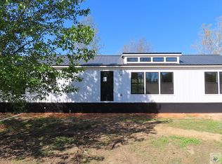 204 Browning Dr, Hooks, TX 75561